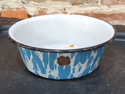 Vintage lighter blue enamel bowl en765