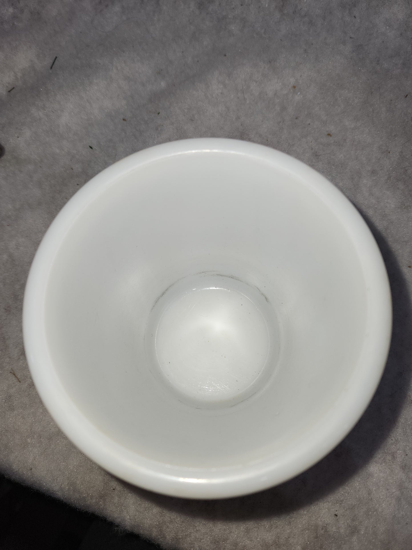 Vintage Egg Beater Hand Mixer and Small Anchor Hocking Milkglass Bowl mg901