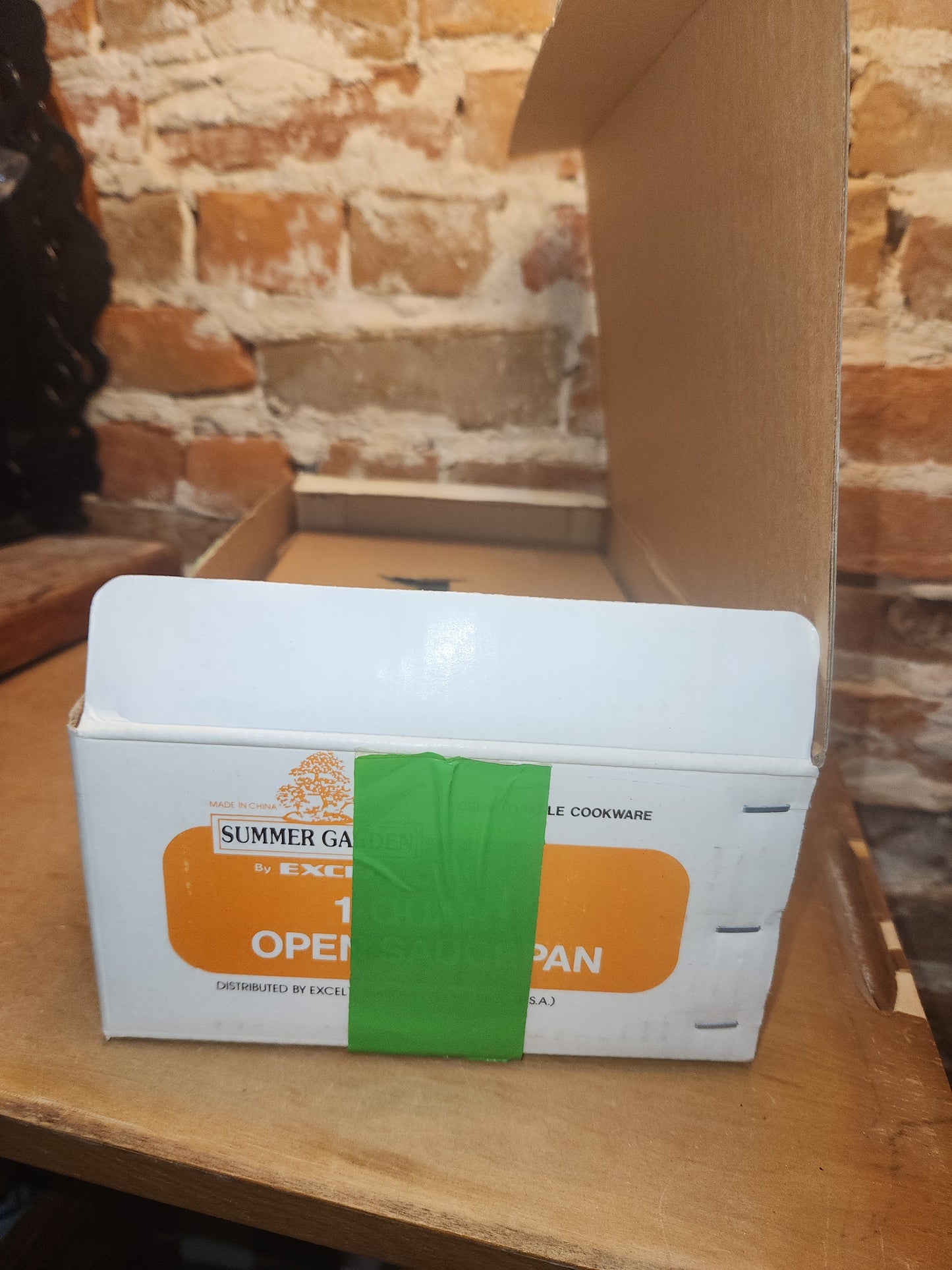 Summer Garden By Excel Vintage 1 Quart Cooking Open Enamelware Saucepan Box in as is condition. En05