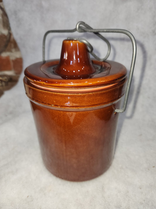 Vintage brown pottery crock lid and metal bail pot57