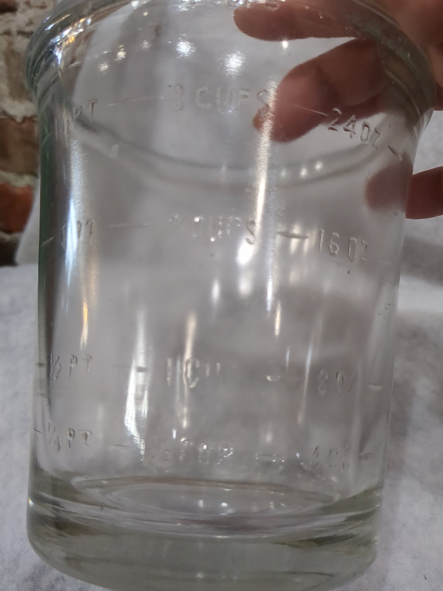 Vintage Antique egg beater with one quart 32 oz. 4 cups heavy glass container no handle no spout measuring kit166