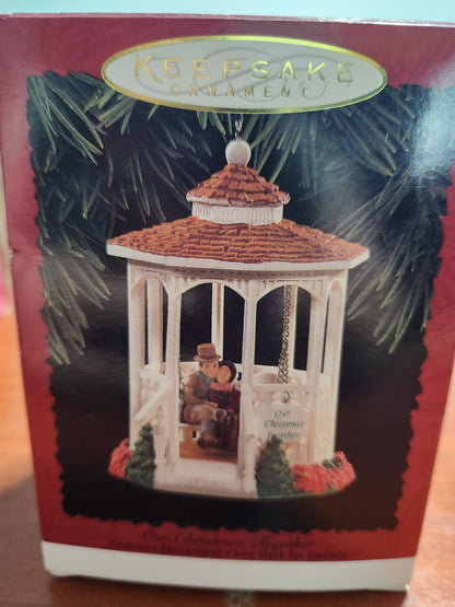 Hallmark Ornament: 1996 Our Christmas Together gazebo and swing ho543