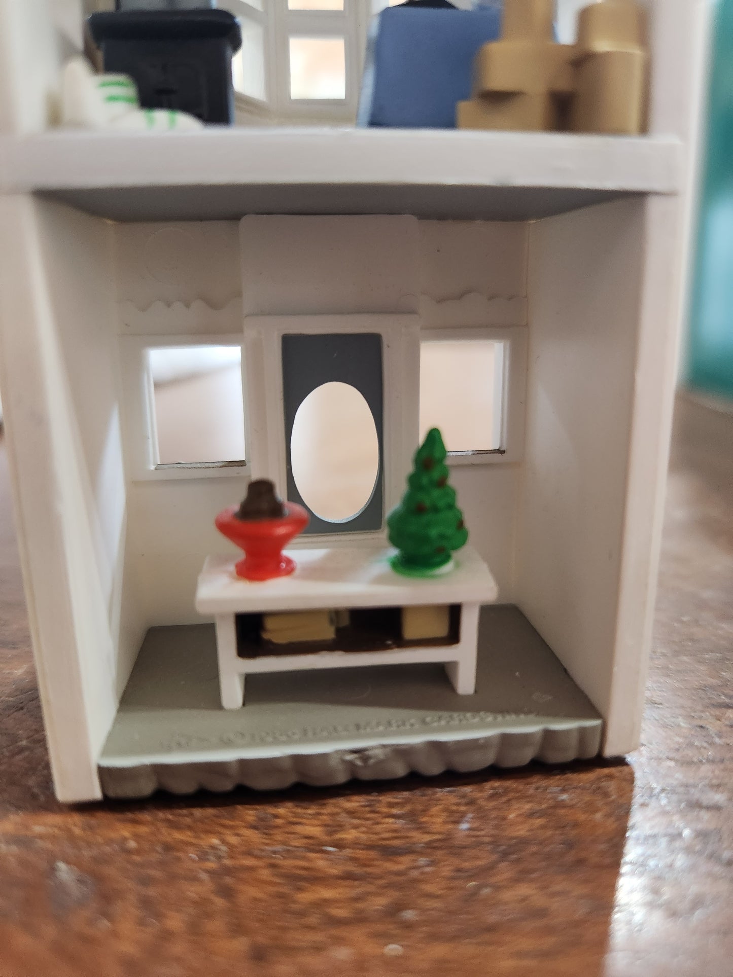 HH1986 Candy Store Ornament Hallmark Nostalgic Houses