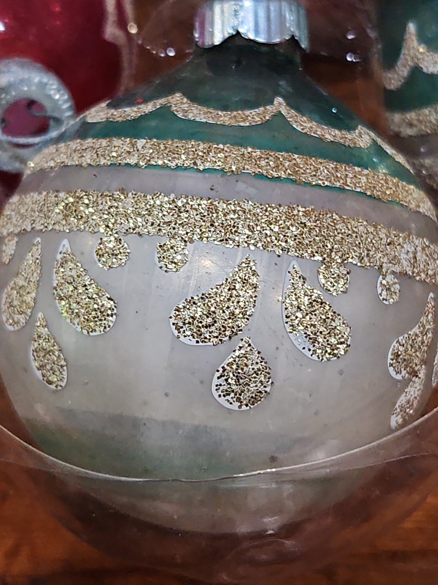 Vintage Shiny Brite Set of 4 Glass Ornaments with Same Design with Silver Stripes and Gold Mica Accents. 2 Matching Green and 2 Matching Red. Sb7