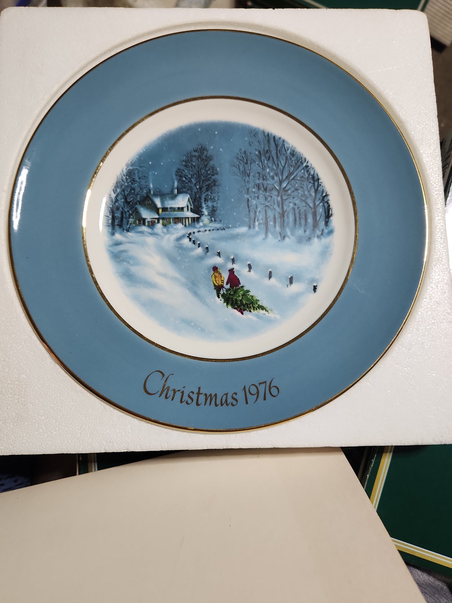 Vintage Avon Christmas 1976 Bringing Home the Tree Plate Original Box. Enoch Wedgewood England