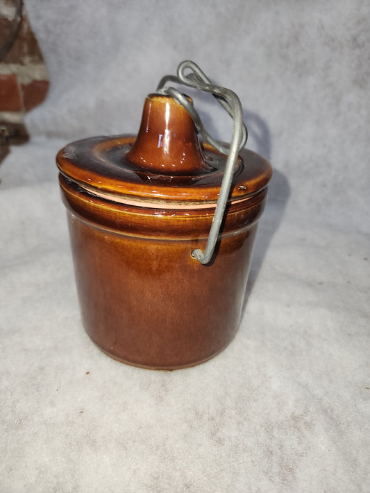 Vintage brown pottery crock lid and metal bail pot59