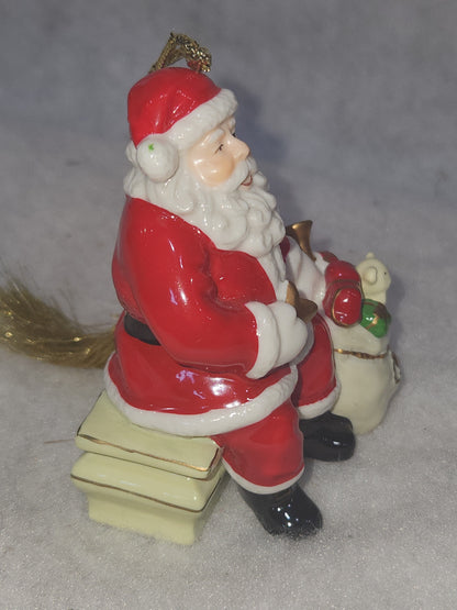 Belleekliving Santa with bag of toys ornament chri200
