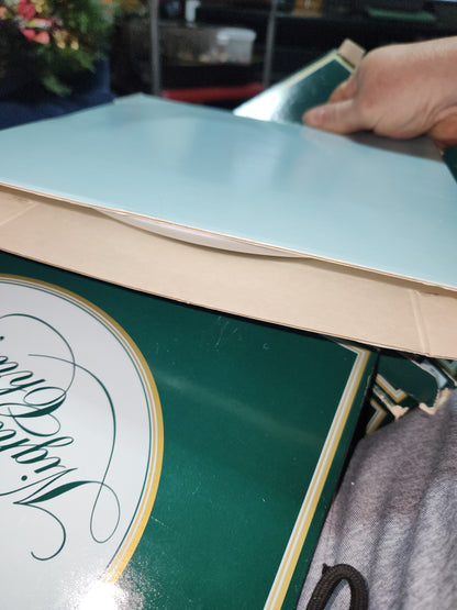 Vintage Avon Christmas 1982 Second Edition Christmas Memories Keeping the Christmas Tradition Plate 22k gold trim Original Box.