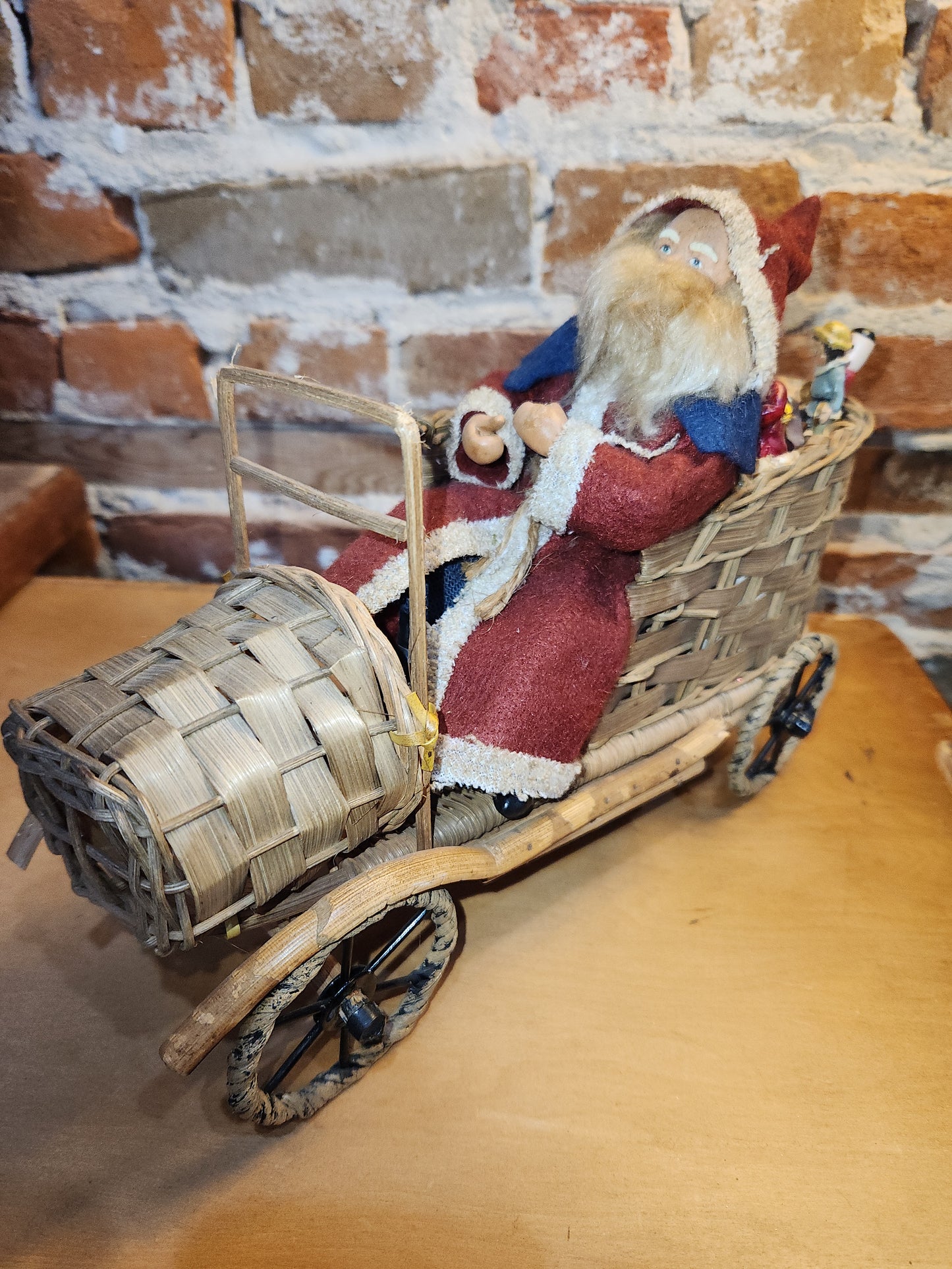 Vintage Bethany Lowe Santa Claus Wearing Wool in a Woven Sleigh With Toys AS IS s90