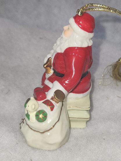 Belleekliving Santa with bag of toys ornament chri200