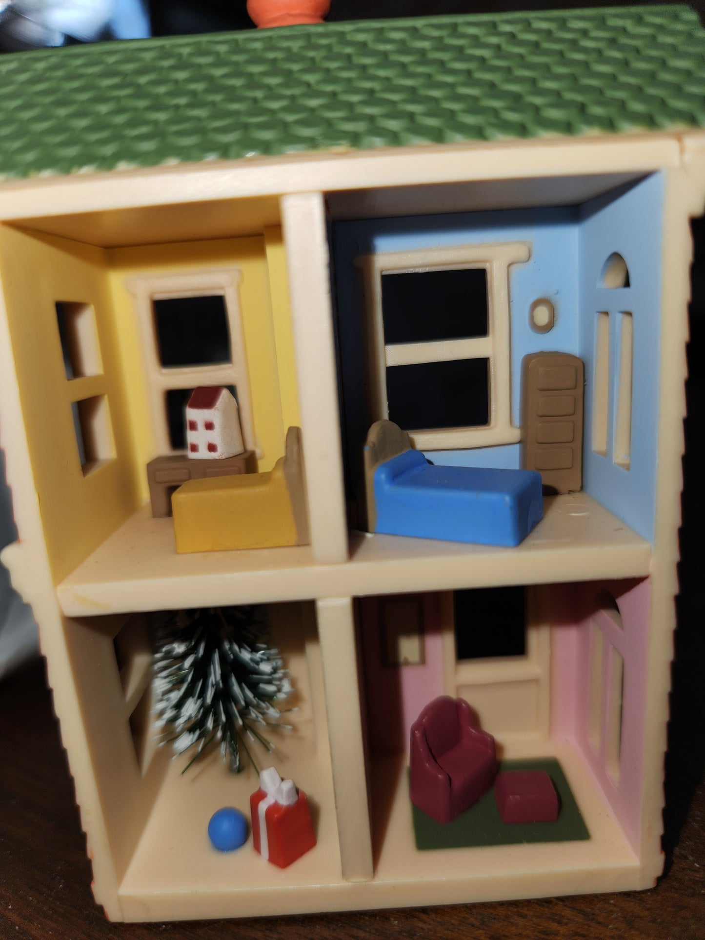 HH1984 first in series dollhouse Ornament Hallmark Nostalgic Houses