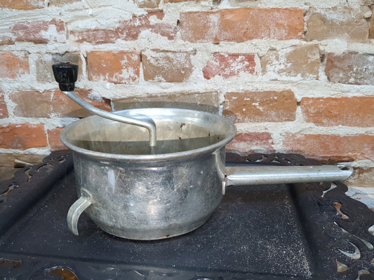 Vintage Foley food mill has rust kit643