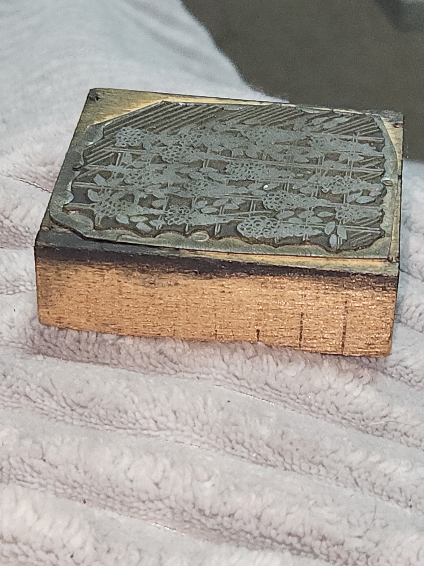 Vintage Wood Metal Newspaper Print Block Printer's Press Grapevine Grapes Flower pbgv