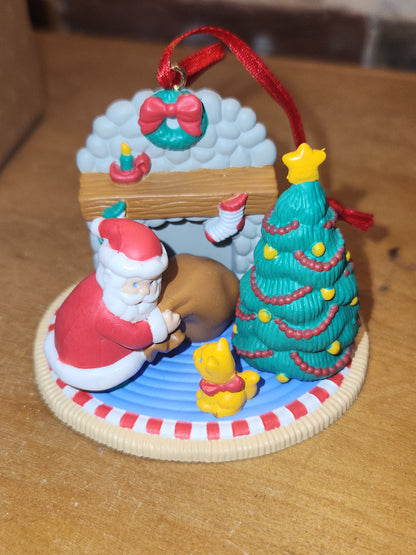 Vintage Avon Christmas Ornament Santa Delivering Gifts With Tree Fireplace Cat Kitten av018