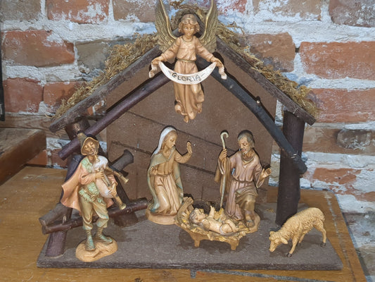 Vintage Fontanini 7 Piece Christmas Heirloom Nativity starter set 54061 Italy Jesus Mary Joseph Piper Angel lamb stable