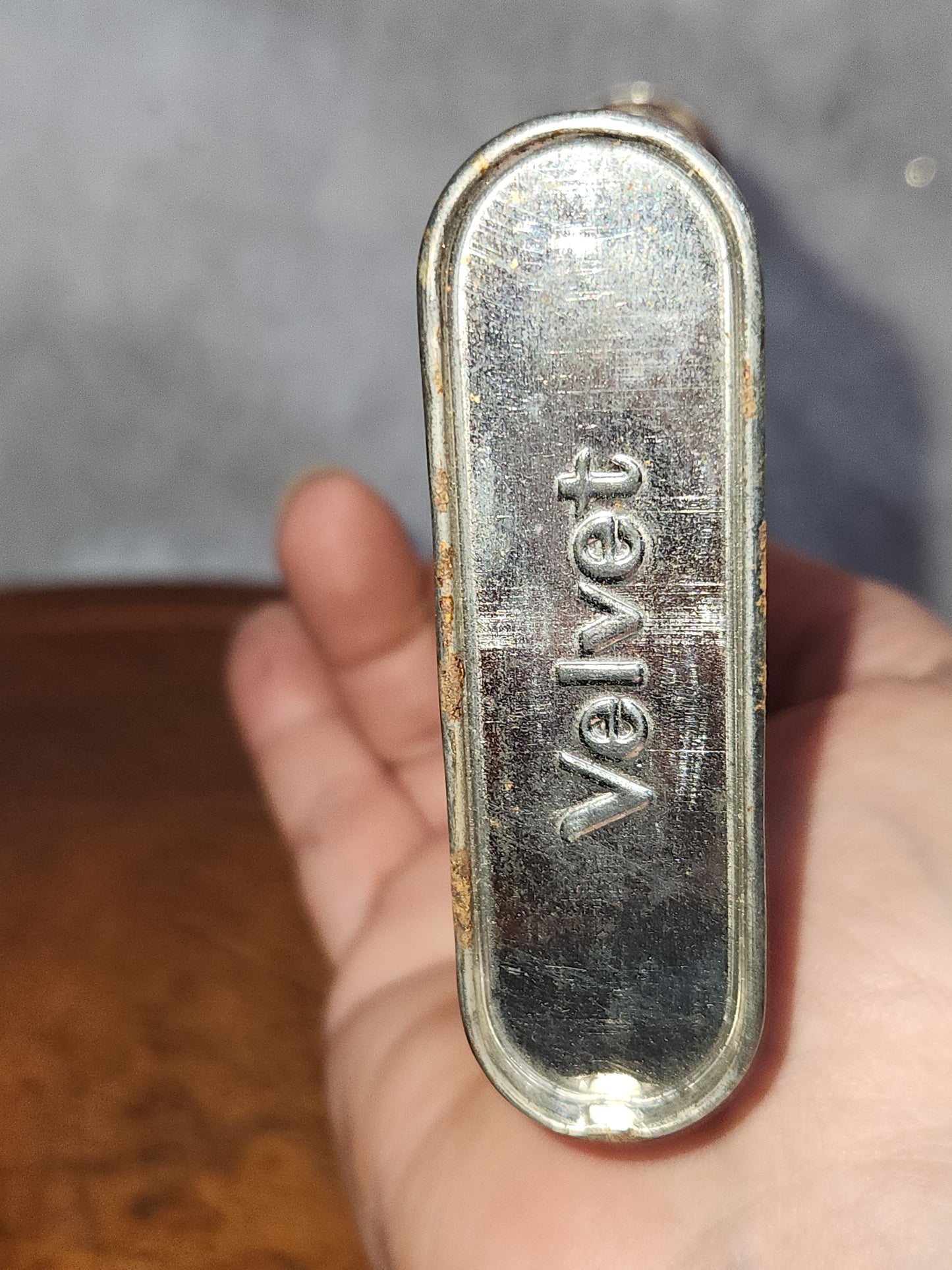 Vintage Tobacco Velvet pipe and cigarette 1 1/2 oz  Kentucky tin119