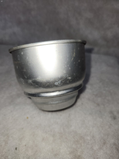 Vintage Foley Small Aluminum Flour Sifter squeeze handle 1 to 2 cup Pat. NO 2322676 fs7