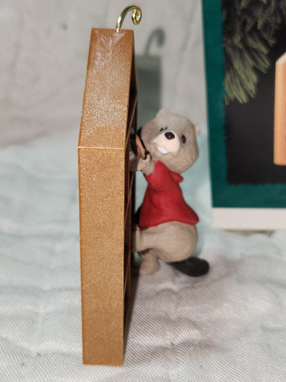 Hallmark Keepsake Collector's Club Ornament 1995 Collecting Memories Beaver