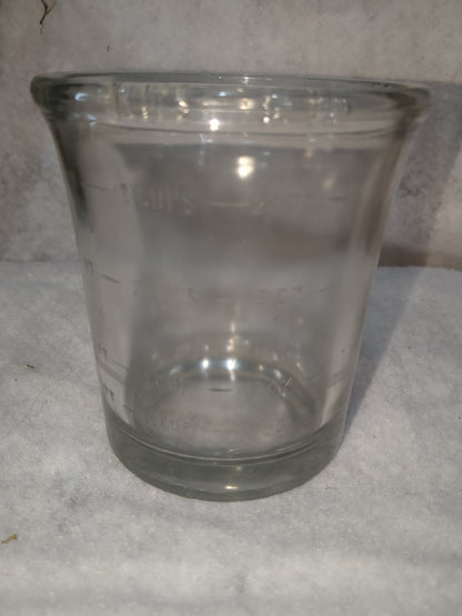 Vintage Antique egg beater with one quart 32 oz. 4 cups heavy glass container no handle no spout measuring kit166