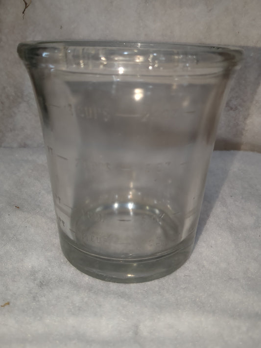 Vintage Antique egg beater with one quart 32 oz. 4 cups heavy glass container no handle no spout measuring kit166
