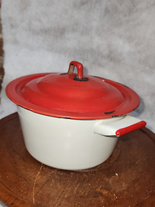 Vintage White Enamel Pan With Red  christmas decor en92
