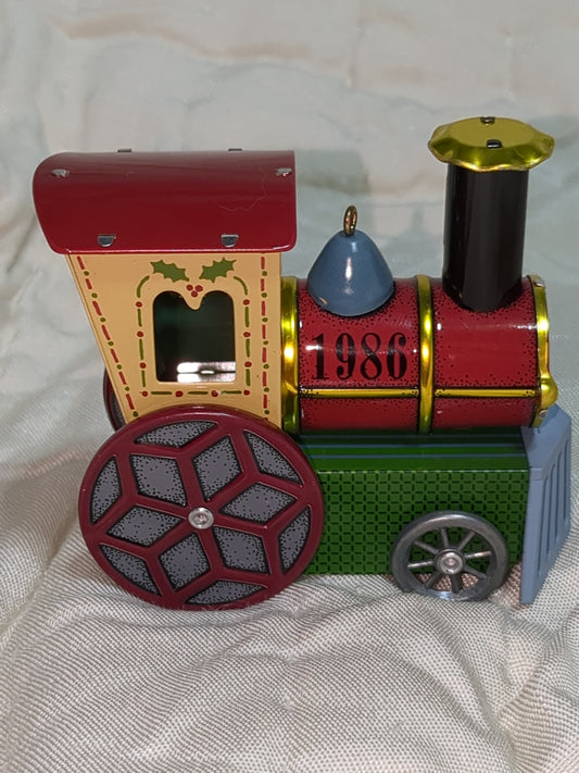 vintage Hallmark tin locomotive series train #5 hh287