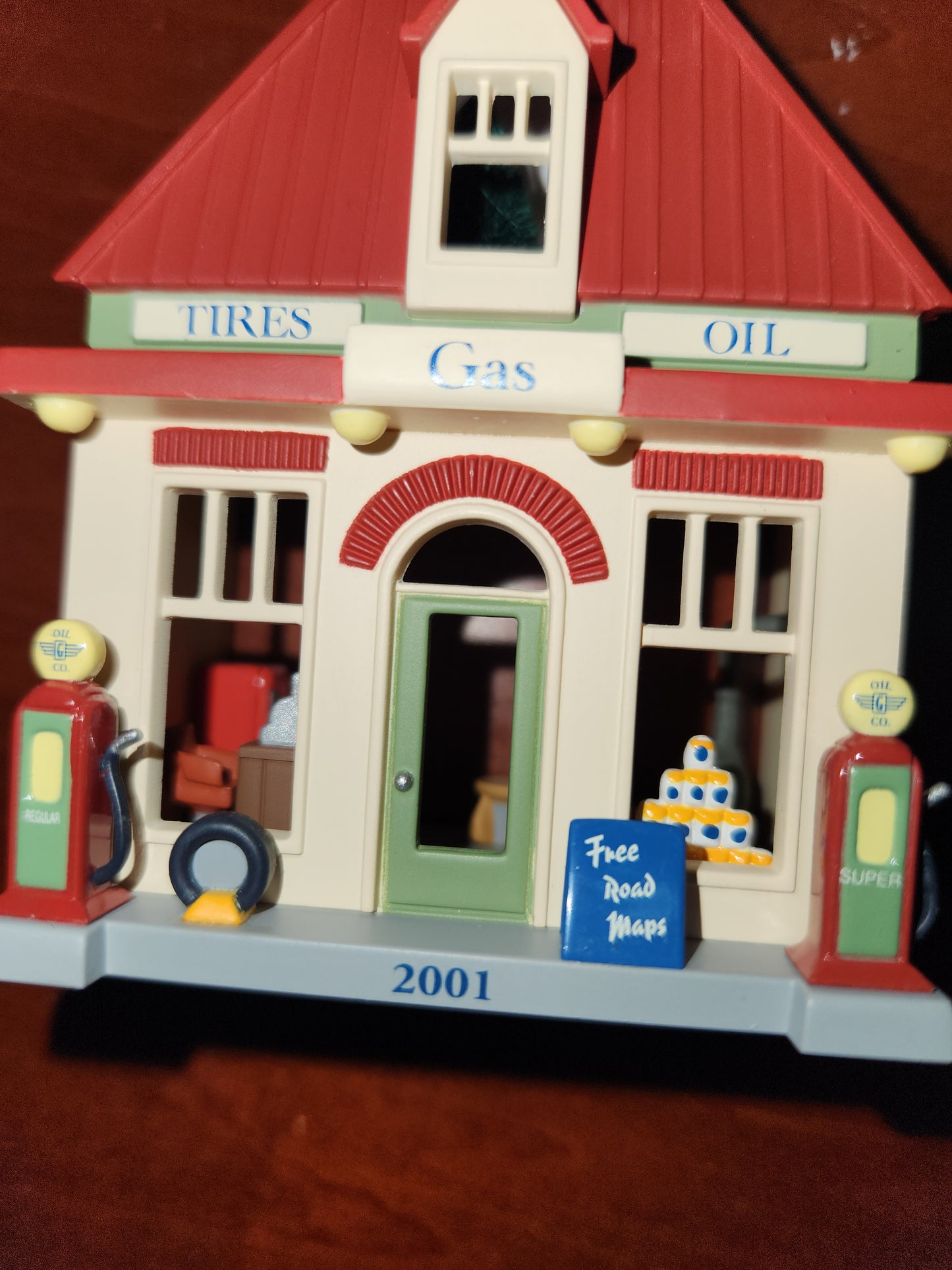 HH2001 2001 service station Ornament Hallmark Nostalgic Houses,