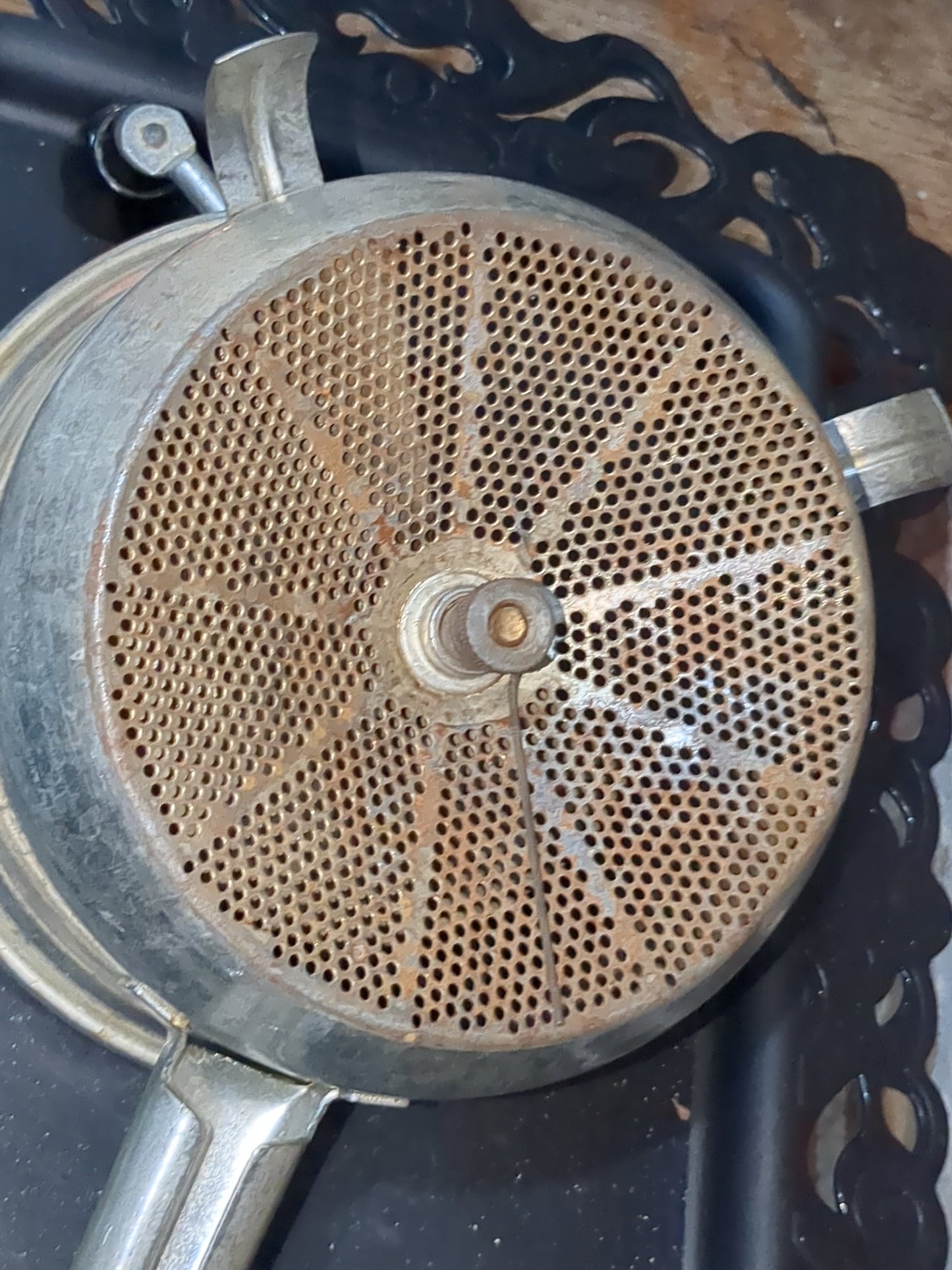 Vintage Foley food mill has rust kit643