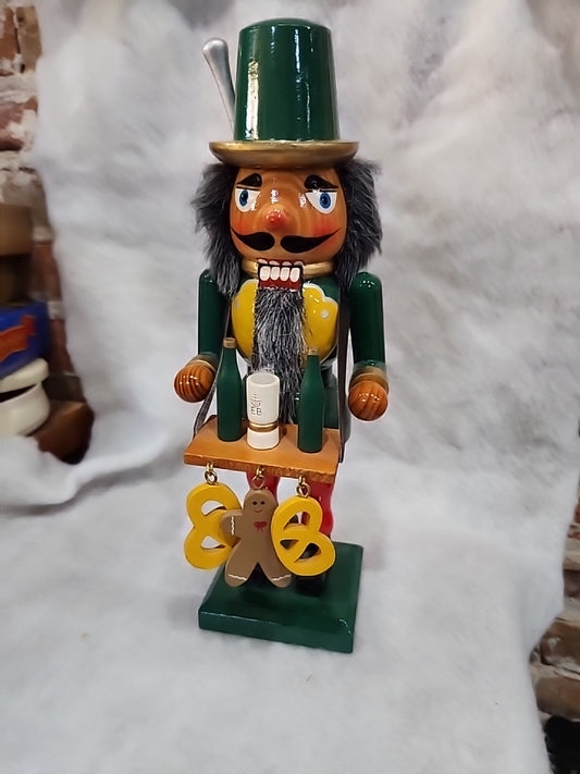Vintage Kurt Adler Wood Nutcracker Octoberfest German Nutcracker with Serving Tray, Beer, mug, and Pretzels nut71