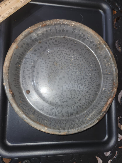 Vintage gray splotched enamel pie pan enm1
