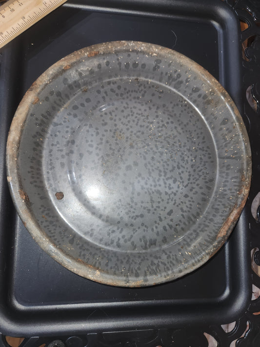 Vintage gray splotched enamel pie pan enm1