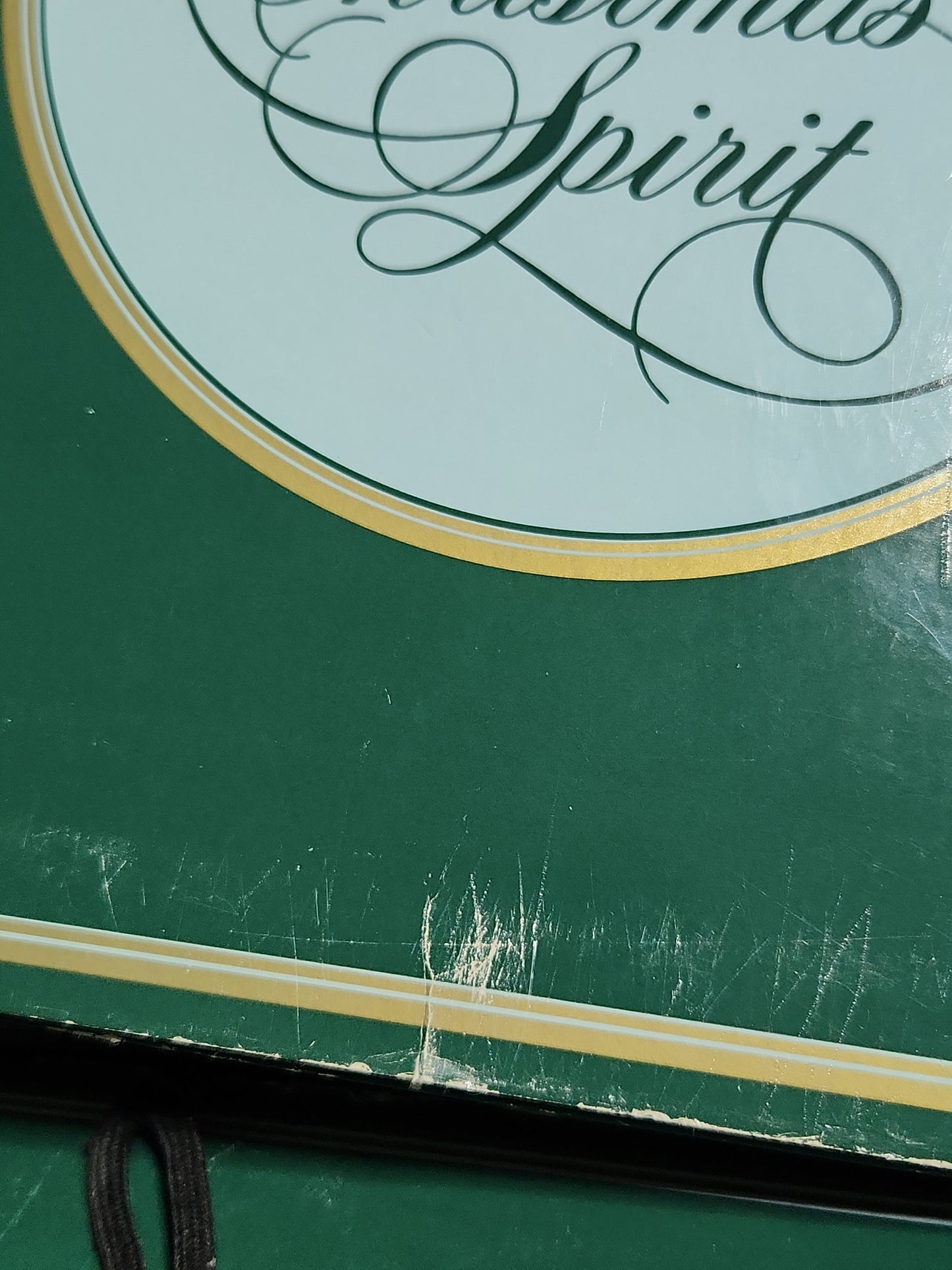 Vintage Avon Christmas 1981 First Edition Christmas Memories Plate 22k gold trim Original Box.