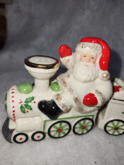Lenox Holiday Santa Train Bear Salt & Pepper Set. Sps10
