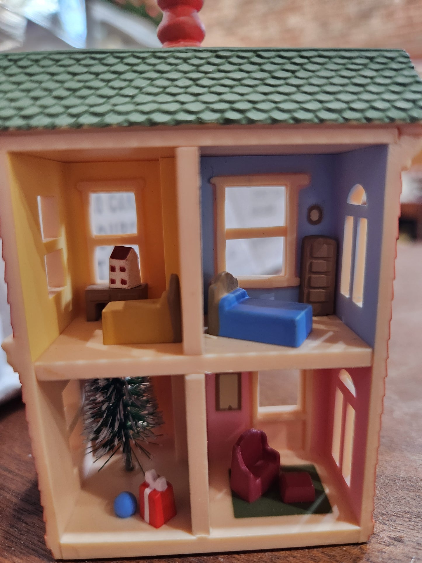HH1984 first in series dollhouse Ornament Hallmark Nostalgic Houses