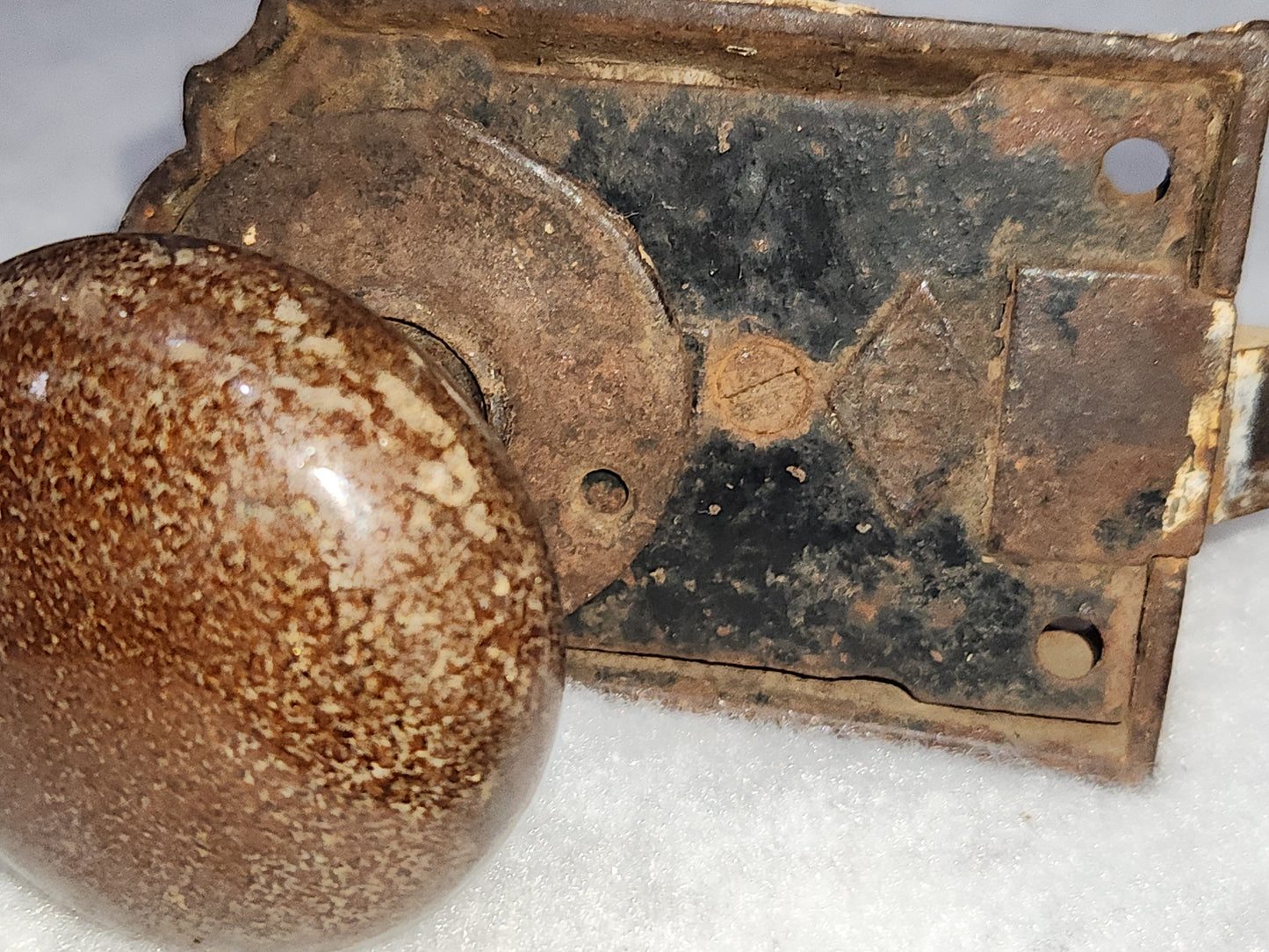 Antique Brown Door Knob and Lock Set kn3