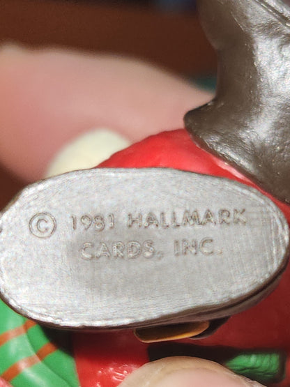 Hallmark Figurine Merry Cardinal with Snowball 1981 minature