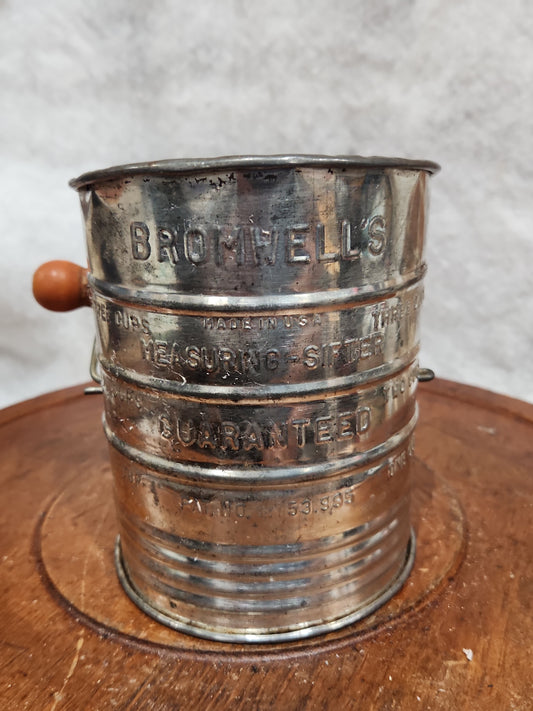 Vintage Bromwell’s 3 Cup Crank Handle Sifter metal and wood crank fs90