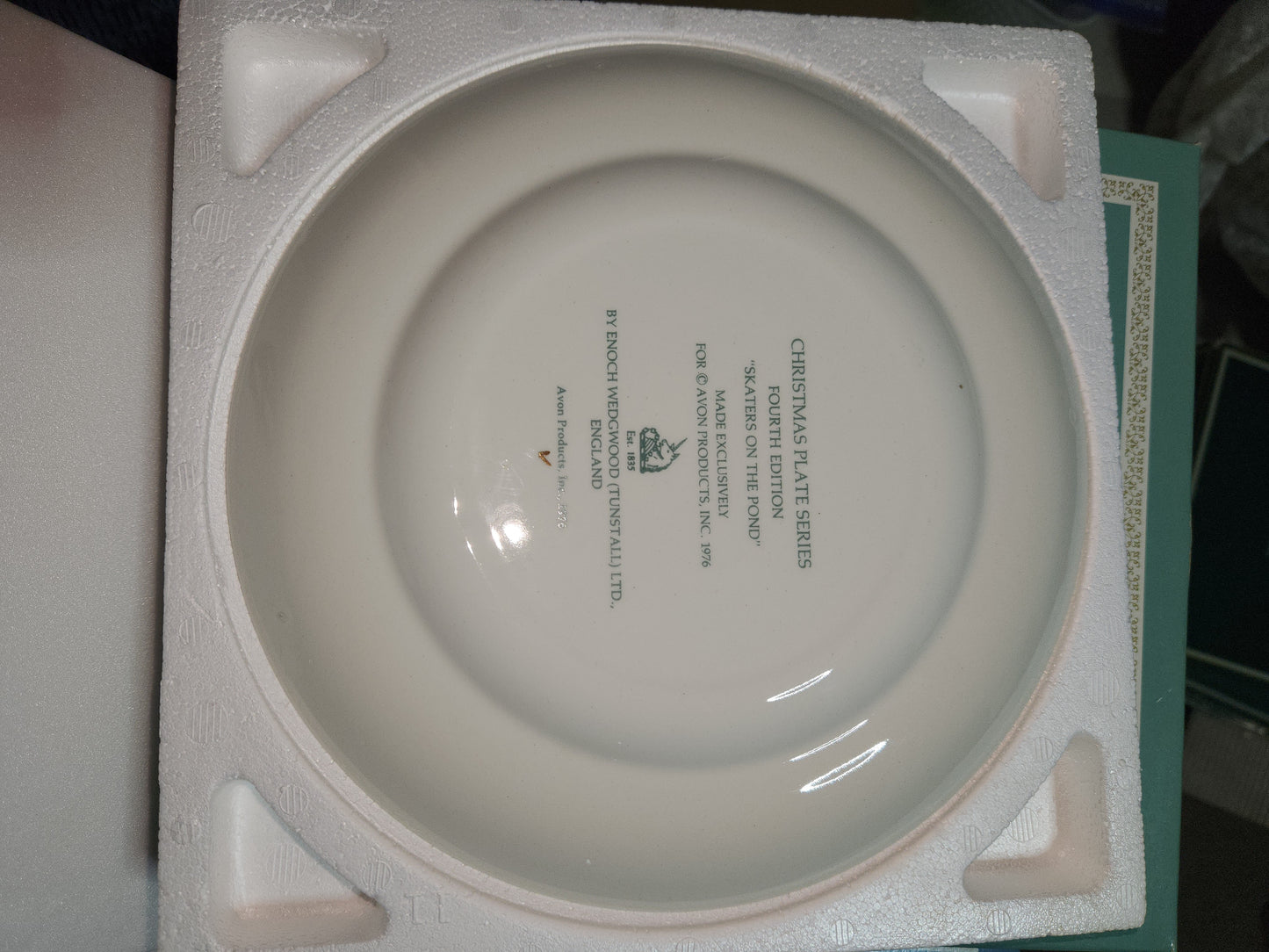 Vintage Avon Christmas 1975 Skaters on the Pond Plate Original Box. Enoch Wedgewood England