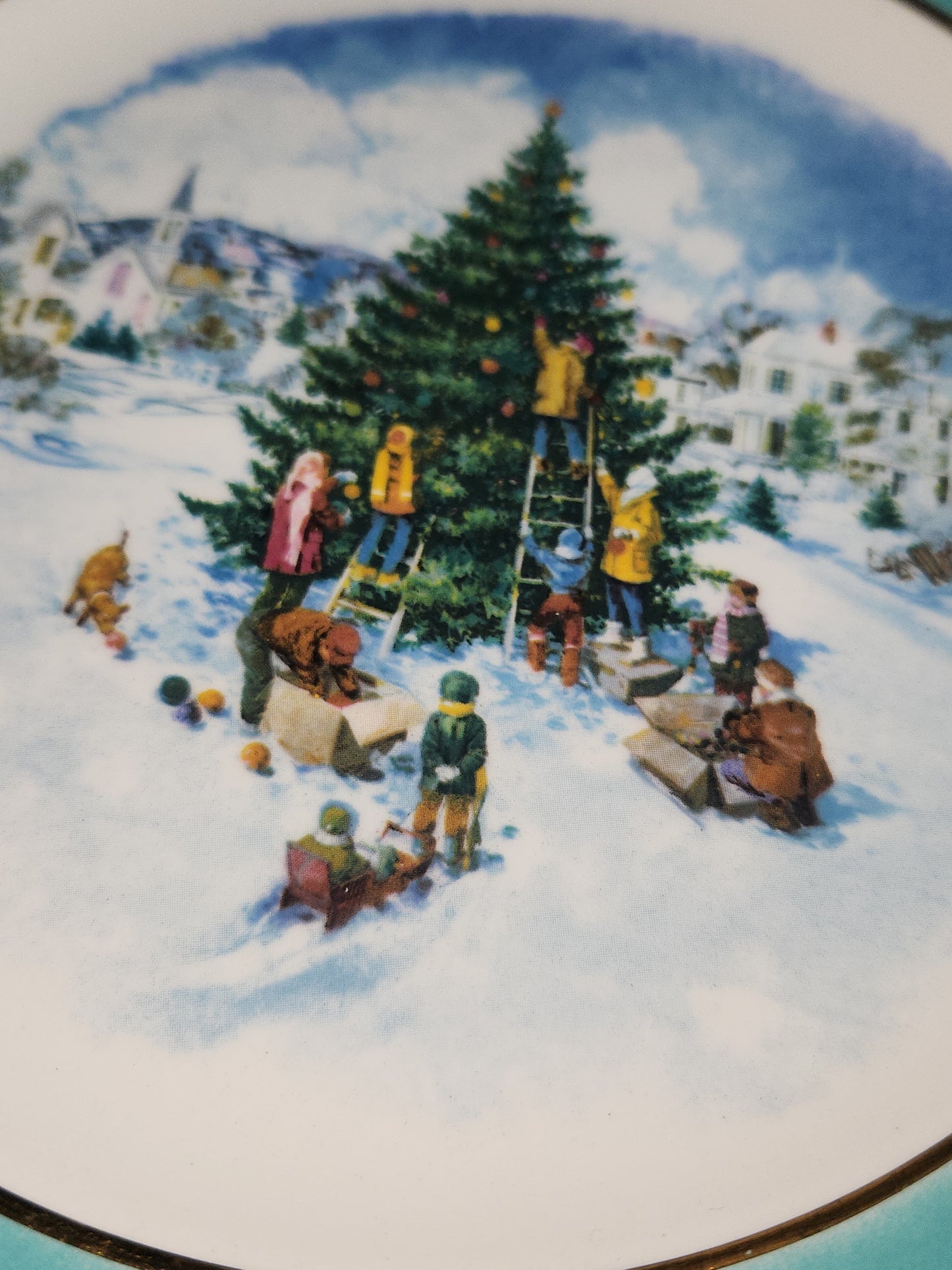 Vintage Avon Christmas 1978 Trimming the Tree Plate with Original Box. Enoch Wedgewood England