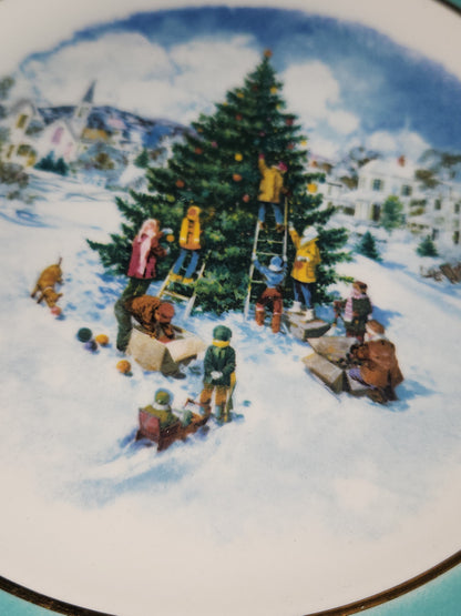 Vintage Avon Christmas 1978 Trimming the Tree Plate with Original Box. Enoch Wedgewood England