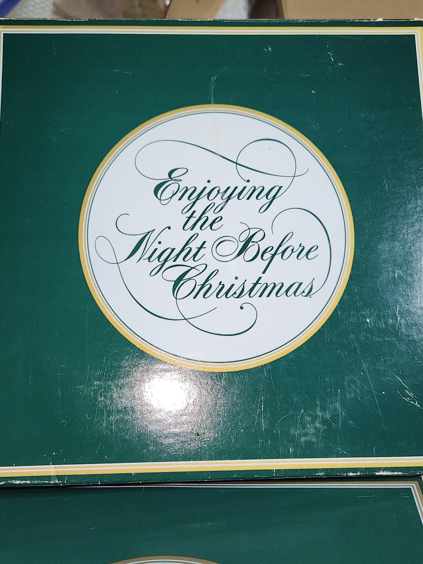 Vintage Avon Christmas 1983 Thurd Edition Christmas Memories Enjoying the Night Before Christmas Plate 22k gold trim Original Box.