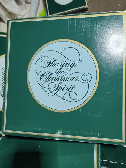 Vintage Avon Christmas 1981 First Edition Christmas Memories Plate 22k gold trim Original Box.