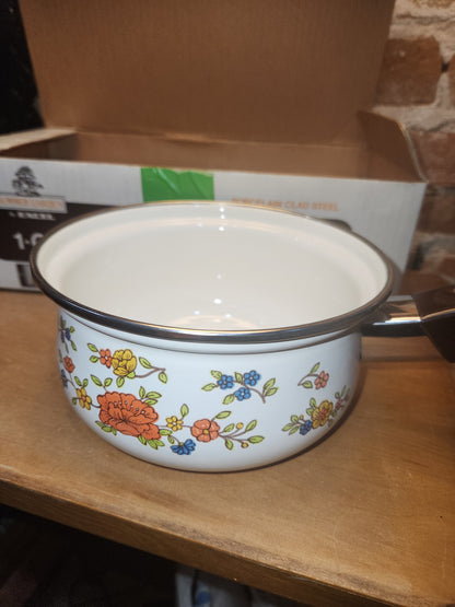 Summer Garden By Excel Vintage 1 Quart Cooking Open Enamelware Saucepan Box in as is condition. En05