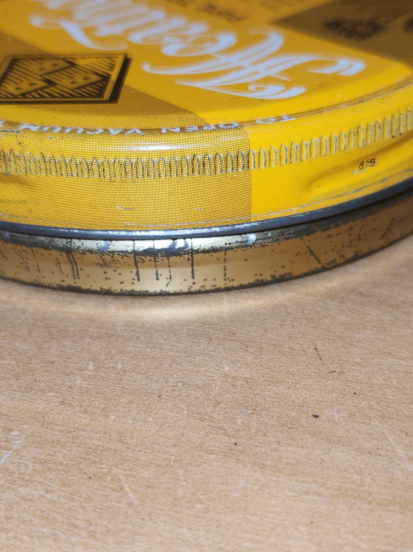 Vintage Heather Pipe Tobacco Tin 2 oz Scottish Formula Hollco tin016