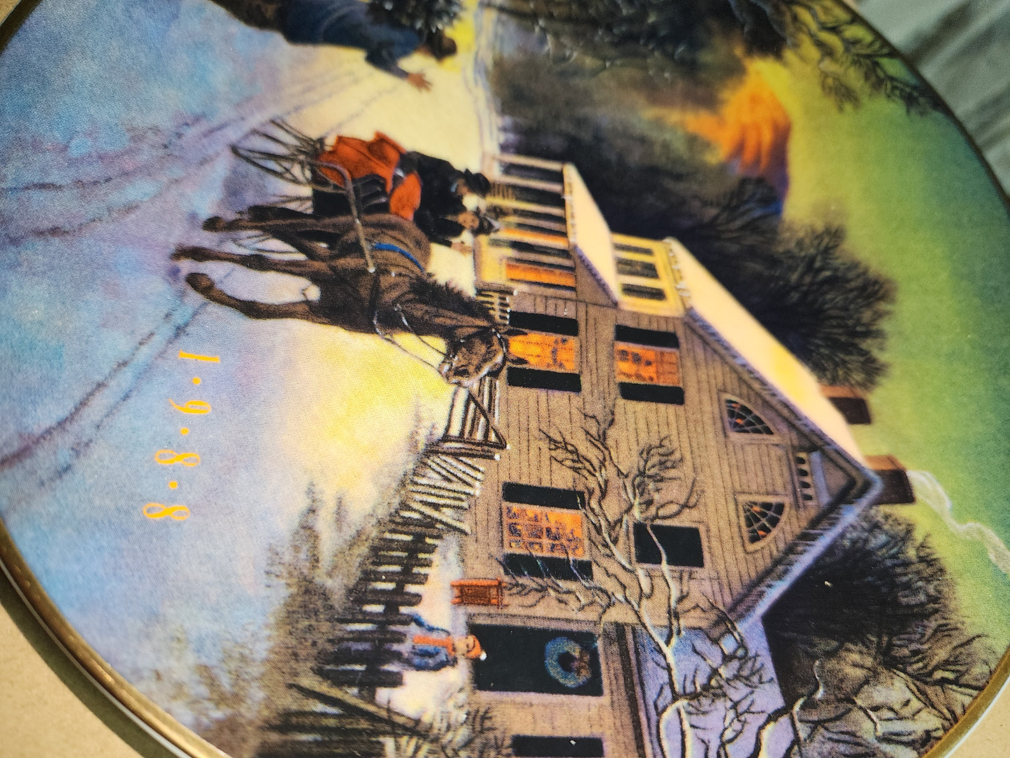 Vintage Avon Christmas 1988 Home For The Holidays Plate 22k gold trim NO BOX.