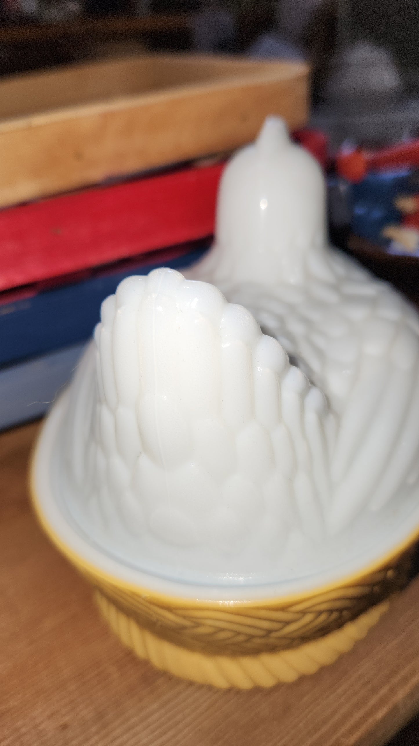 Vintage Avon Hen On Nest Milk Glass Covered trinket, candy, soap dish hon3