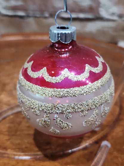 Vintage Shiny Brite Set of 4 Glass Ornaments with Same Design with Silver Stripes and Gold Mica Accents. 2 Matching Green and 2 Matching Red. Sb7