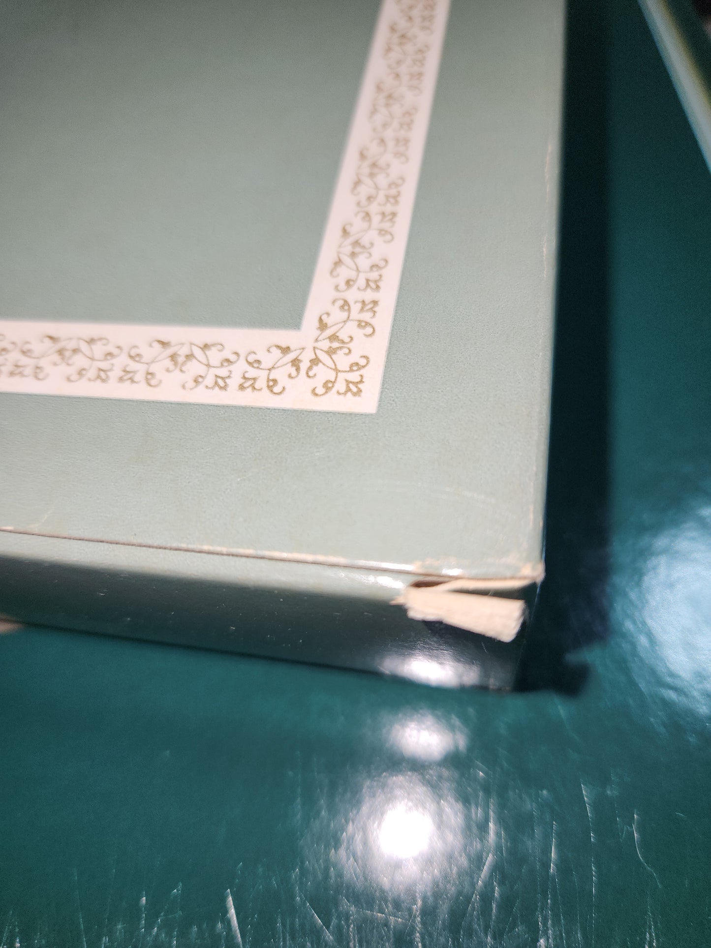 Vintage Avon Christmas 1980 Country Christmas Plate with Original Box. Enoch Wedgewood England