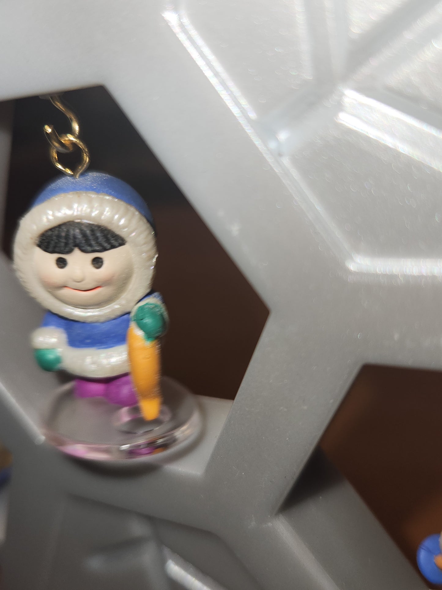 Vintage Avon Wee Winter Friends Display Stand Along With Set Of Four Wee Winter Friends Penguine, Seal, Polar Bear, Eskimo NO BOX ww67