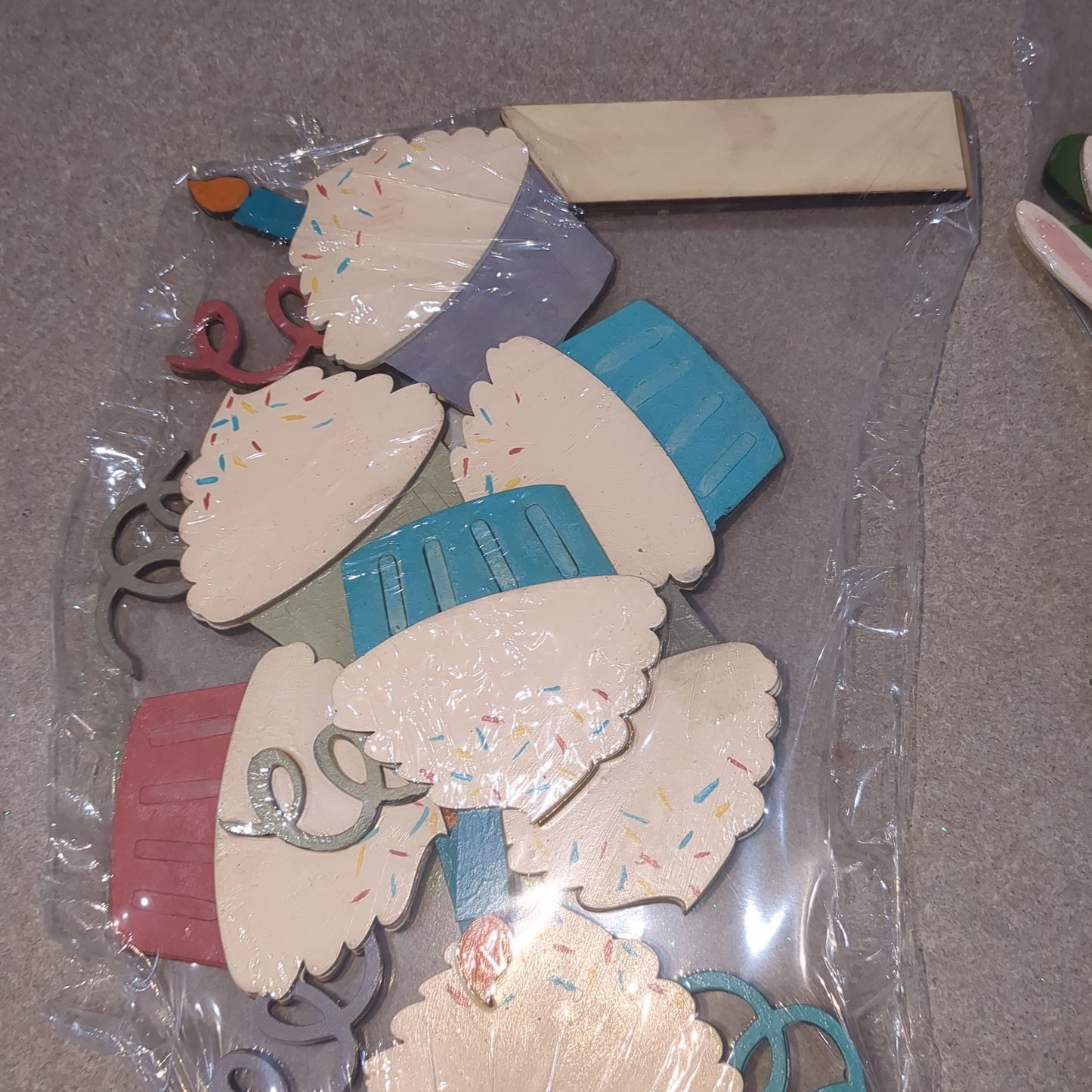 Cupcake birthday insert for pot spilling door sign